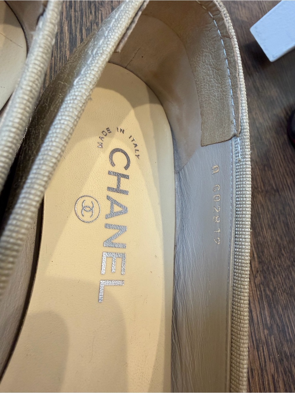 CHANEL Silver and Black Leather Cap-Toe Bow Ballet Flats - Picture 5 of 8